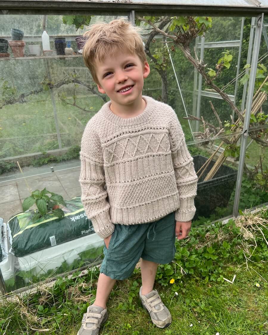 PetiteKnit Breipatroon Ingrid Sweater Junior - Engelstalig
