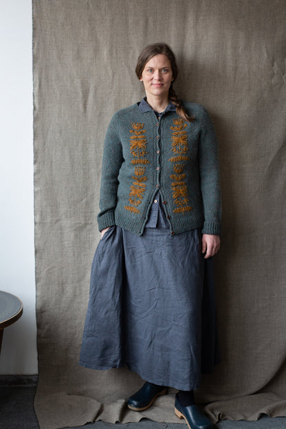 Embroidery on knits blomma
