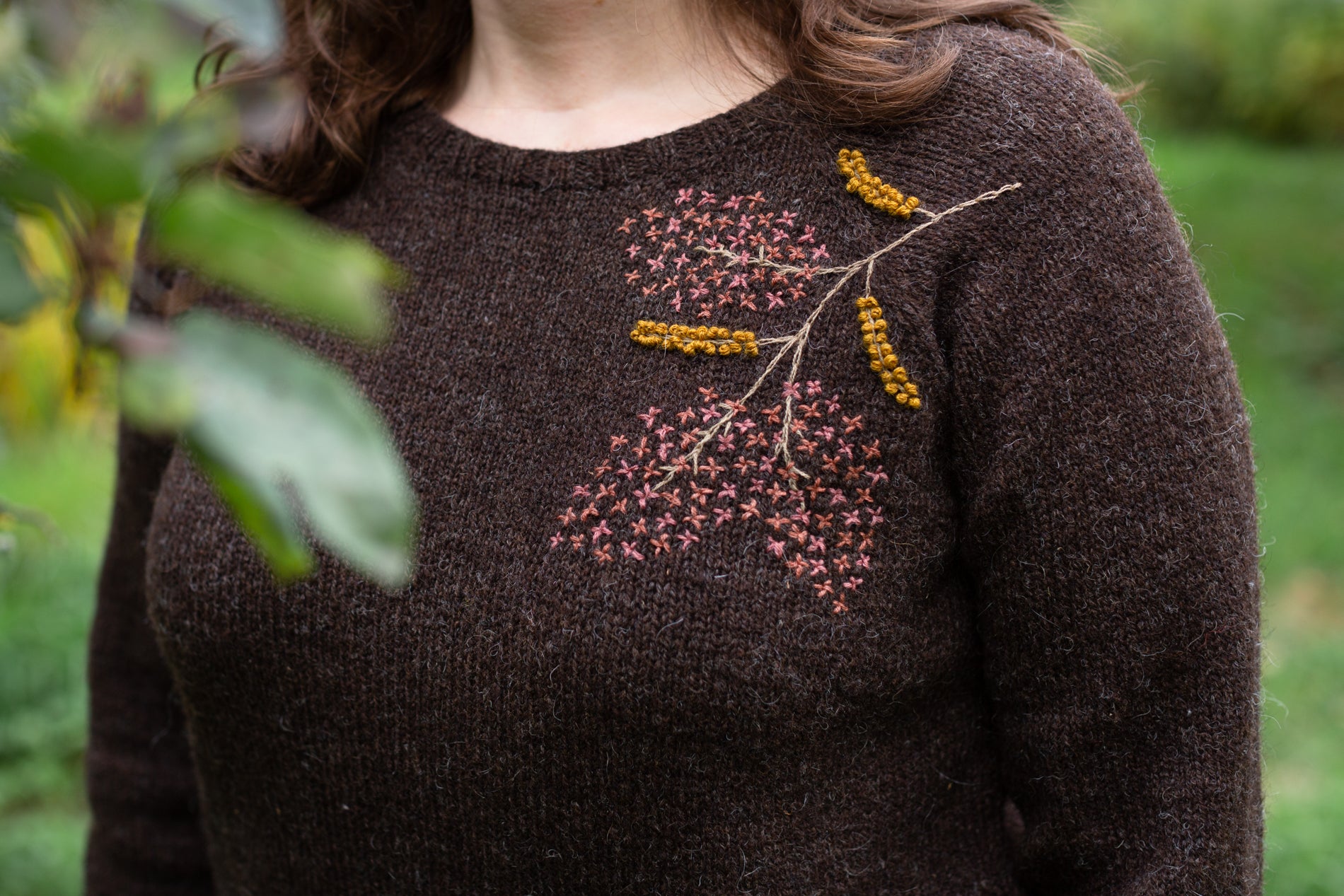 Embroidery on knits Flieder