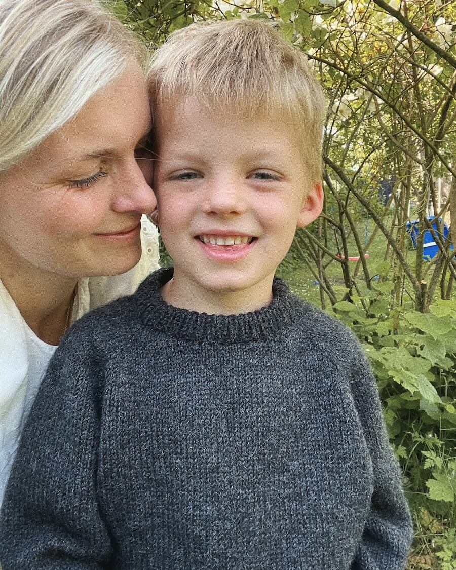 Kind draagt PetiteKnit Hanstholm Sweater Junior